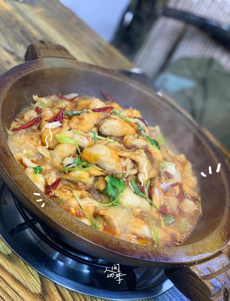 盤錦龍魚店，盤錦市擁有多家特色水產與觀賞魚相關店鋪興隆臺區的三姐妹魚店