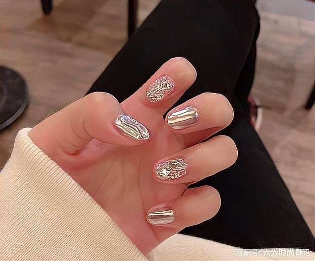 滿鋪鉆美甲是什么，滿鋪鉆美甲教程,簡單又好看的貼鉆美甲圖片分享