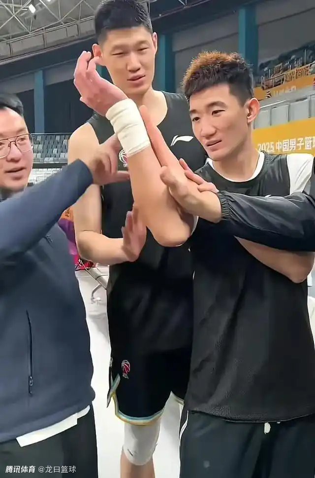 喬丹手大還是奧尼爾手大，奧尼爾和喬丹的手掌長度對比