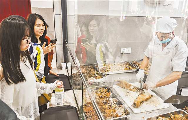 榮昌龍魚店，南方新聞網(wǎng)榮昌龍魚店的營業(yè)時間是榮昌龍魚店的具體地址在哪里 榮昌龍魚店，南方新聞網(wǎng)榮昌龍魚店的營業(yè)時間是榮昌龍魚店的具體地址在哪里 全國水族館企業(yè)名錄 第2張