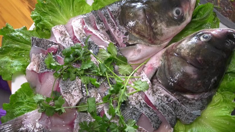 石泉龍魚店，石泉古鎮(zhèn)必吃!兩天不踩雷的石鍋魚攻略 石泉龍魚店，石泉古鎮(zhèn)必吃!兩天不踩雷的石鍋魚攻略 全國水族館企業(yè)名錄 第6張