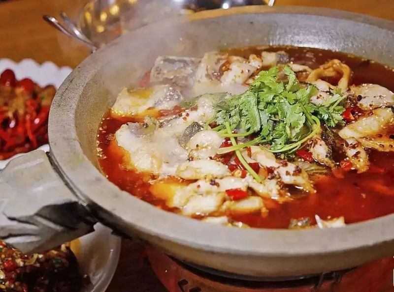石泉龍魚店，石泉古鎮(zhèn)必吃!兩天不踩雷的石鍋魚攻略 石泉龍魚店，石泉古鎮(zhèn)必吃!兩天不踩雷的石鍋魚攻略 全國水族館企業(yè)名錄 第7張