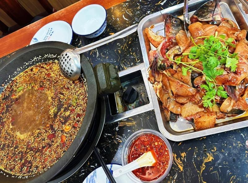 石泉龍魚店，石泉古鎮(zhèn)必吃!兩天不踩雷的石鍋魚攻略 石泉龍魚店，石泉古鎮(zhèn)必吃!兩天不踩雷的石鍋魚攻略 全國水族館企業(yè)名錄 第3張