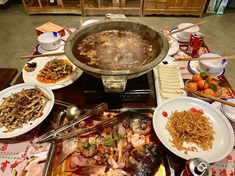 石泉龍魚店，石泉古鎮(zhèn)必吃!兩天不踩雷的石鍋魚攻略 石泉龍魚店，石泉古鎮(zhèn)必吃!兩天不踩雷的石鍋魚攻略 全國水族館企業(yè)名錄 第5張