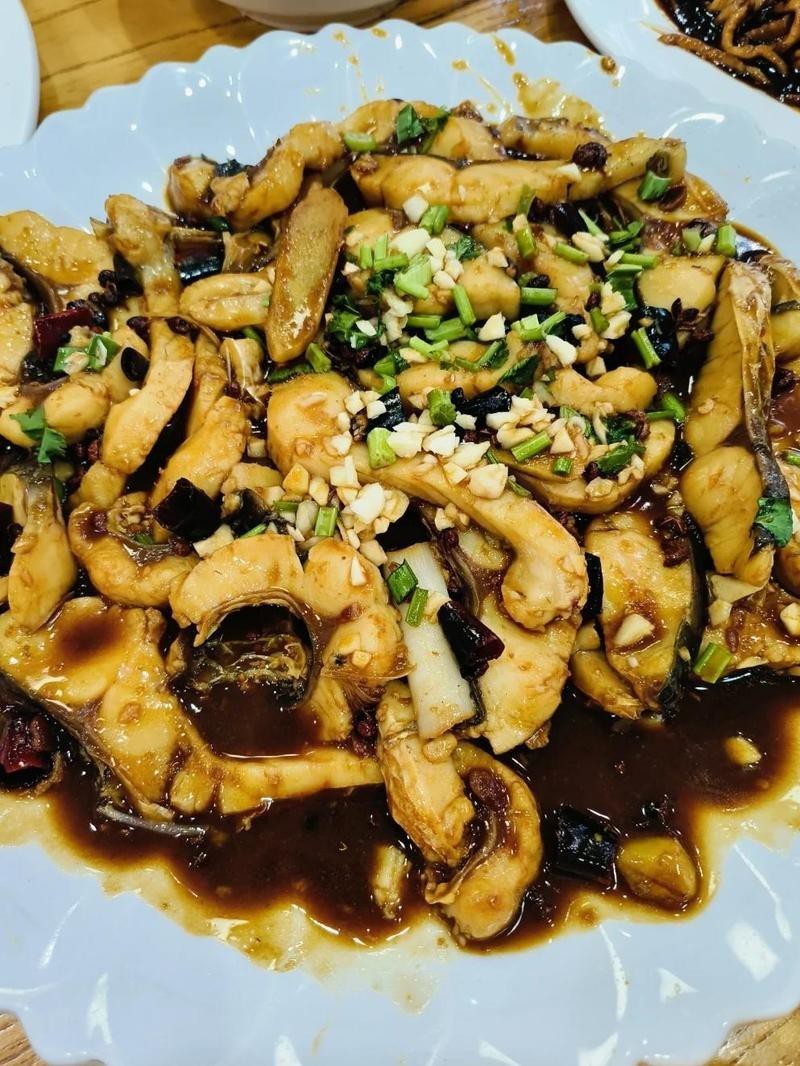 湖濱龍魚店，廈門市思明區老石頭龍魚貿易商行曾主營觀賞魚零售