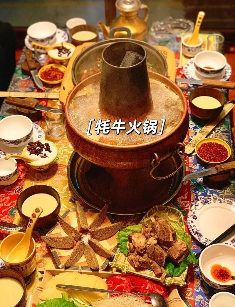 色達龍魚店，“色達龍魚店”是當地一家頗具特色的餐飲店鋪，為游客提供美食體驗