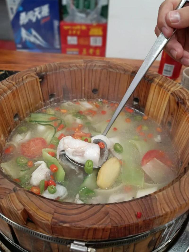 巴塘龍魚店，麗江龍繼斑魚莊巴塘哪家木桶魚店最好麗江龍繼斑魚莊