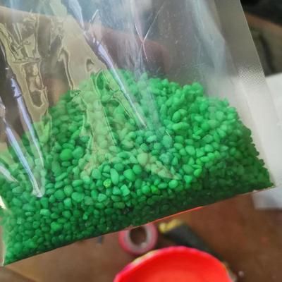 魚缸里的彩石是怎么染色的：彩石對魚缸水質的影響