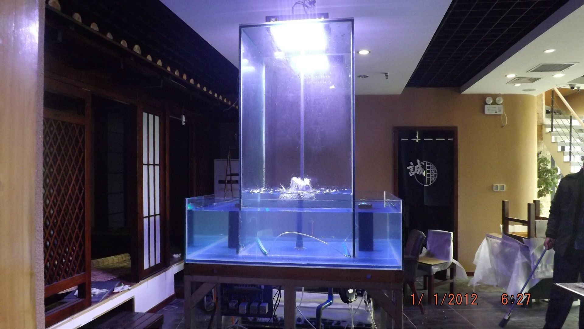 負壓魚缸的受力分析涉及到了大氣壓魚缸的受力分析進行詳細解讀：負壓魚缸的原理