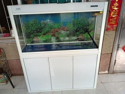 海城地區(qū)有多家店鋪和市場(chǎng)提供魚(yú)缸銷(xiāo)售服務(wù)以下是幾個(gè)具體的購(gòu)買(mǎi)地點(diǎn)：北海市海城區(qū)湯姆寵物用品市場(chǎng)