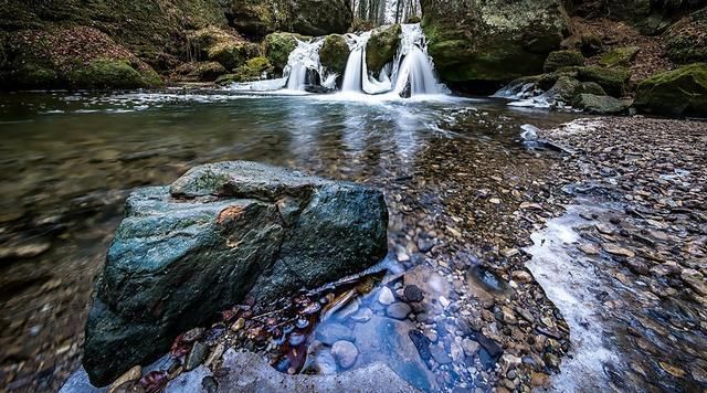 魚缸加什么可以長期不換水，機械過濾法中活性炭的作用如何正確使用生態粉改善水質