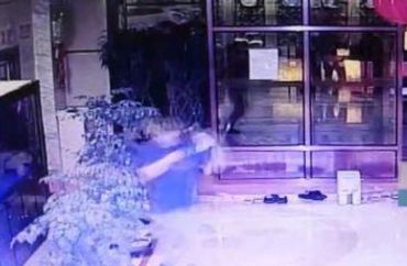 金龍魚摔傷掉了3片鱗怕嗎：金龍魚摔傷掉3片鱗怕嗎