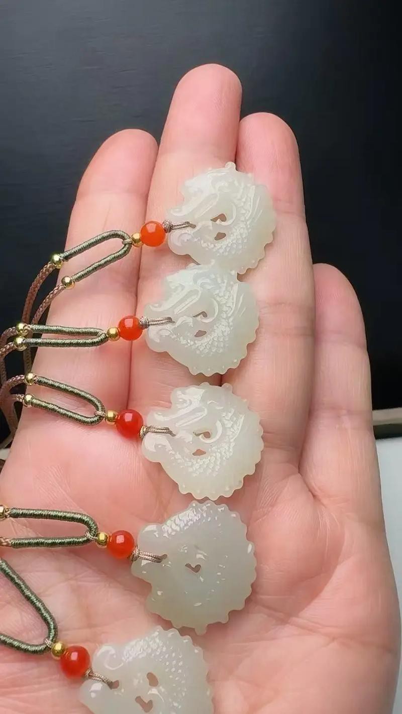 和田玉龍魚吊墜圖片及價格
