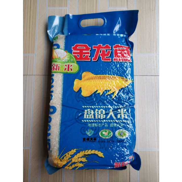 金龍魚身上有小氣泡