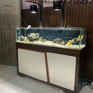 如何制作仿溪流魚缸：仿溪流魚缸是一種高仿真度的水族箱是一種高仿真度的水族箱