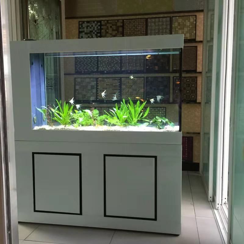 購買成品魚缸需要注意哪些方面：購買成品魚缸時(shí)需要注意以下幾個(gè)方面以下幾個(gè)方面