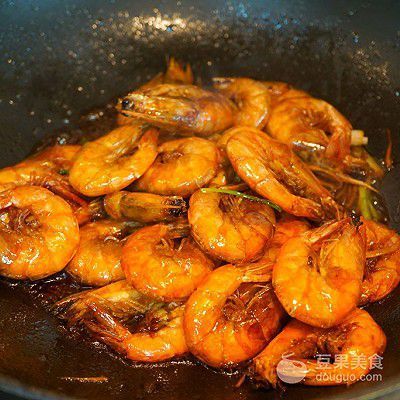 小金龍魚能不能吃河蝦（小金龍魚可以吃河蝦但需要注意河蝦的大小和處理方式）