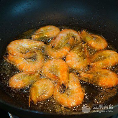 小金龍魚能不能吃河蝦（小金龍魚可以吃河蝦但需要注意河蝦的大小和處理方式）
