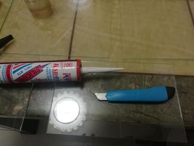 黑色結構膠能用來粘魚缸嗎？：黑色結構膠可以用來粘魚缸嗎？