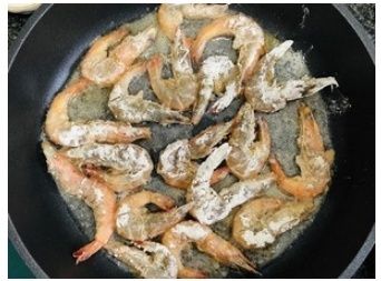 金龍魚吃蝦嗎怎么吃的：關于金龍魚吃蝦的一些詳細信息