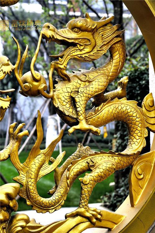 再給我一些龍擺件的圖片