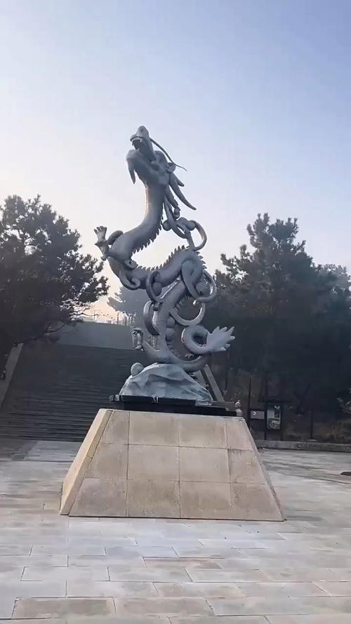 再給我一些龍擺件的圖片