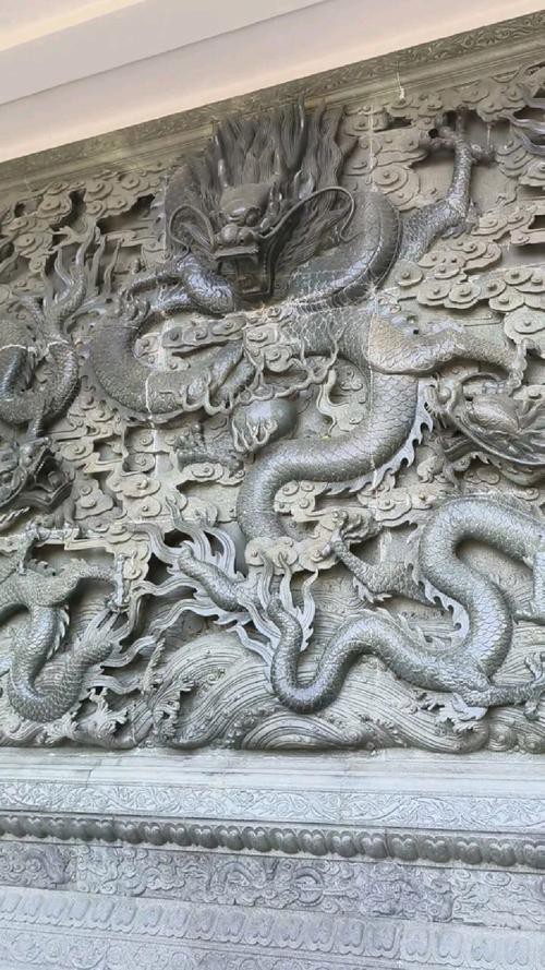 再給我一些龍擺件的圖片