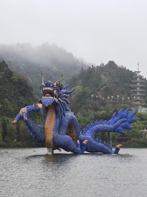 再給我一些龍擺件的圖片