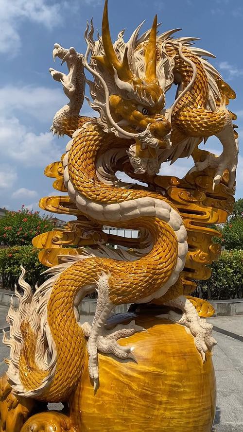 再給我一些龍擺件的圖片