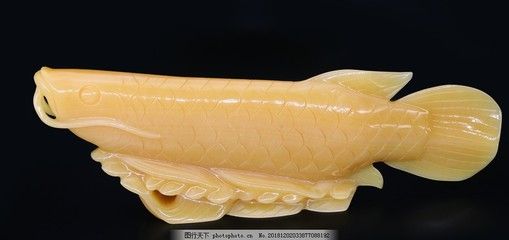 阿富汗白玉金龍魚擺件阿富汗白玉金龍魚躍龍門玉石擺件：金龍魚擺件在中國文化中具有深刻的寓意