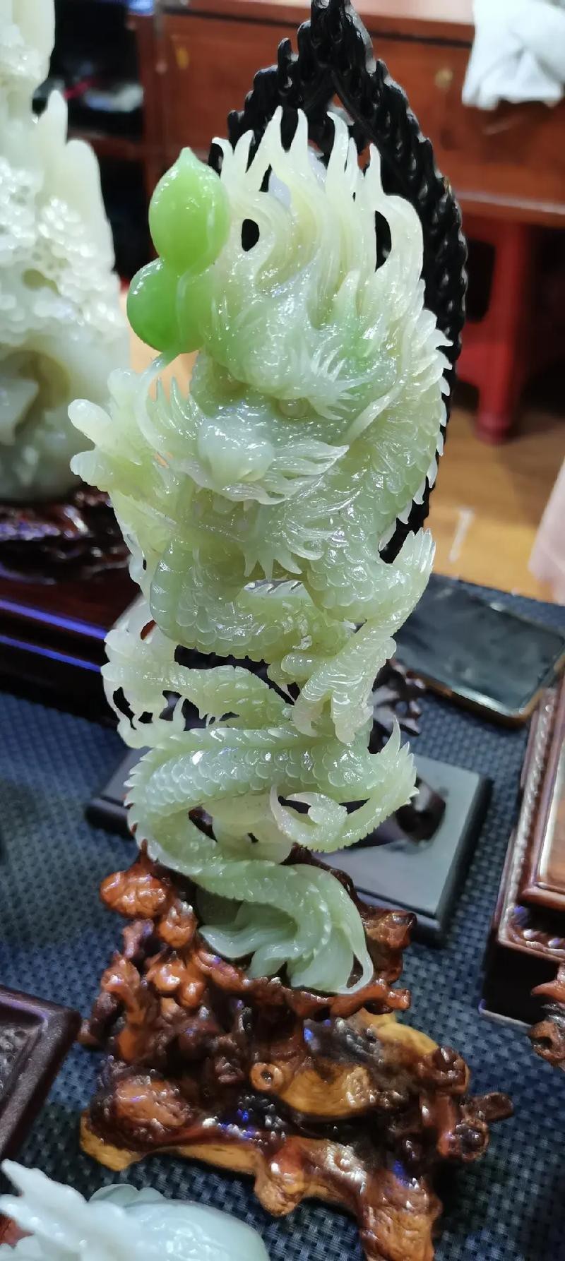 列舉更多現(xiàn)代龍玉雕作品