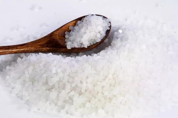 金龍魚缸放鹽可以殺菌嗎為什么（金龍魚缸專用鹽與食用鹽區(qū)別,金龍魚缸鹽量控制技巧） 金龍魚缸放鹽可以殺菌嗎為什么（金龍魚缸專用鹽與食用鹽區(qū)別,金龍魚缸鹽量控制技巧） 龍魚百科 第1張