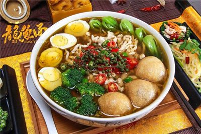 龍魚浮水面不動：龍魚在浮水面時突然靜止不動是怎么回事