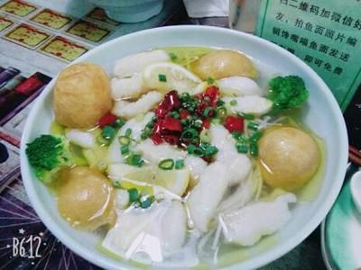 龍魚浮水面不動(dòng)：龍魚在浮水面時(shí)突然靜止不動(dòng)是怎么回事