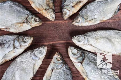 喂龍魚的小魚要怎么處理才能保存