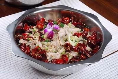 大豐收龍魚鍋的做法（大豐收干鍋魚怎么做_大豐收干鍋魚的做法）