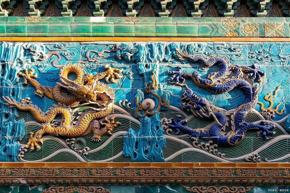 大紅龍?jiān)诨浇趟囆g(shù)中的形象