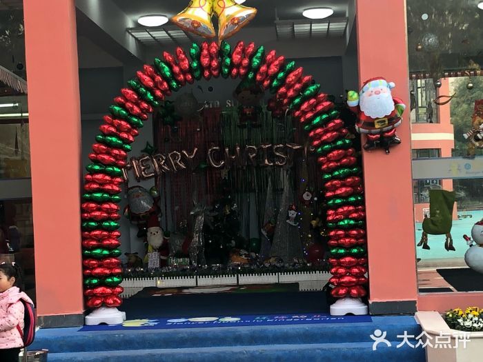 民辦小龍魚環(huán)球幼兒園：上海小龍魚環(huán)球幼兒園