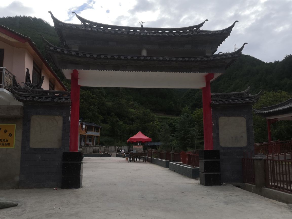 迪慶藏族自治州龍魚養(yǎng)殖基地電話地址是多少