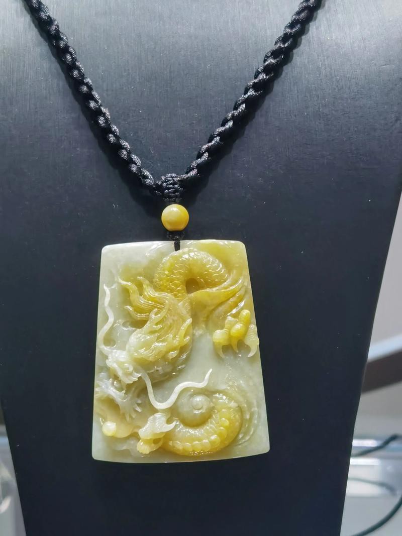 哪種材質的龍牌吊墜最受歡迎？