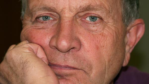 紅龍魚腮部發(fā)色停滯期如何處理？