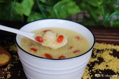 金龍魚背上發(fā)黑是什么原因：金龍魚背部發(fā)黑怎么辦