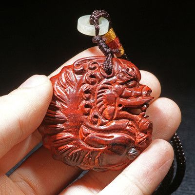文玩龍魚(yú)寓意什么：文玩龍魚(yú)寓意深厚，富有吉祥富貴的象征意義，文玩龍魚(yú)的寓意什么