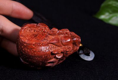 文玩龍魚(yú)寓意什么：文玩龍魚(yú)寓意深厚，富有吉祥富貴的象征意義，文玩龍魚(yú)的寓意什么