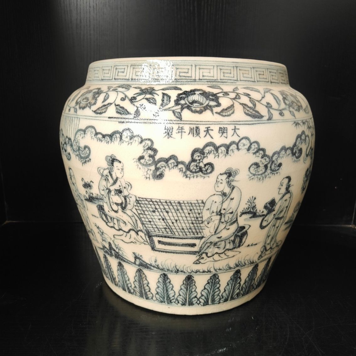 龍魚眼睛凸出來白色的東西是什么原因：龍魚眼睛凸出并伴有白色物質可能是多種原因引起的