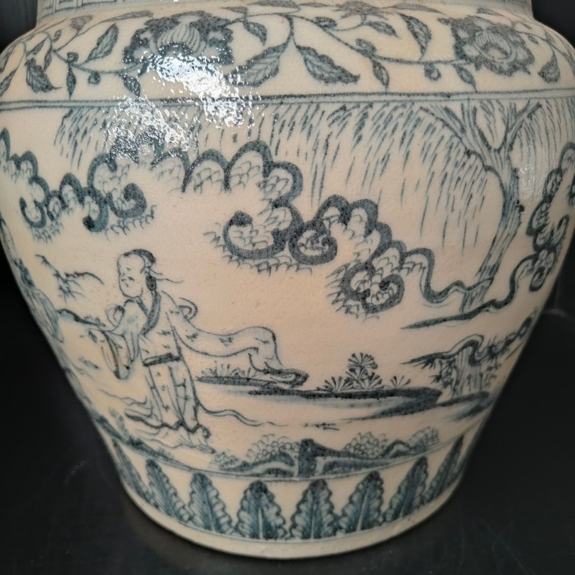 龍魚眼睛凸出來白色的東西是什么原因：龍魚眼睛凸出并伴有白色物質(zhì)可能是多種原因引起的