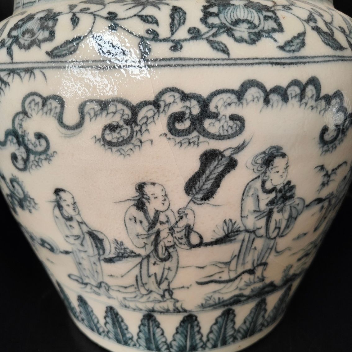 龍魚眼睛凸出來白色的東西是什么原因：龍魚眼睛凸出并伴有白色物質(zhì)可能是多種原因引起的