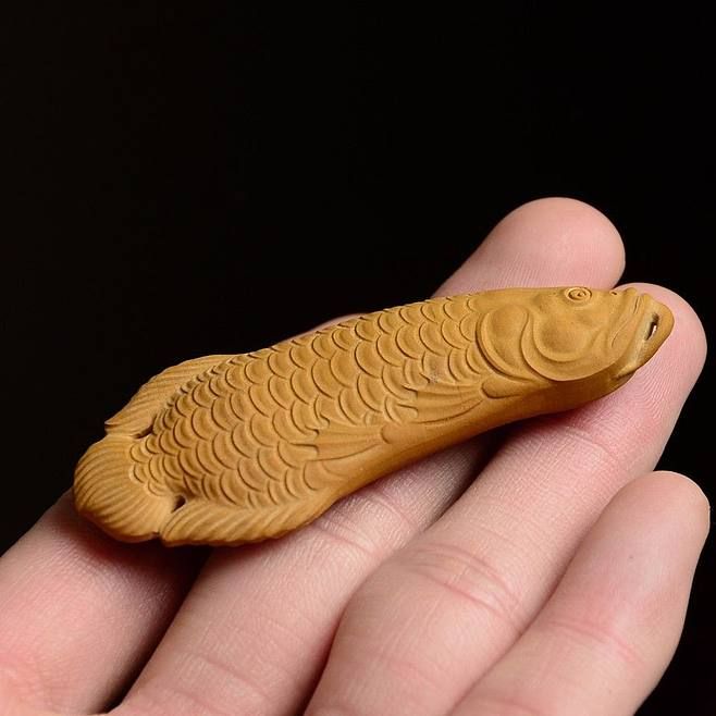 玉雕金龍魚的寓意和象征意義是什么：玉雕金龍魚不僅是一件精美的藝術(shù)品，更是一種富有深厚文化底蘊(yùn)的吉祥物 玉雕金龍魚的寓意和象征意義是什么：玉雕金龍魚不僅是一件精美的藝術(shù)品，更是一種富有深厚文化底蘊(yùn)的吉祥物 龍魚百科 第1張