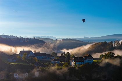 魚缸擺放客廳哪個方位最佳（客廳魚缸擺放在客廳哪些方位不宜如何判斷住宅的兇方）