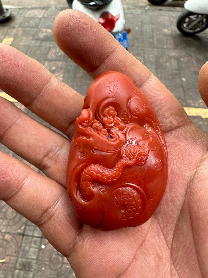 能再推薦一些紅龍雕塑嗎？